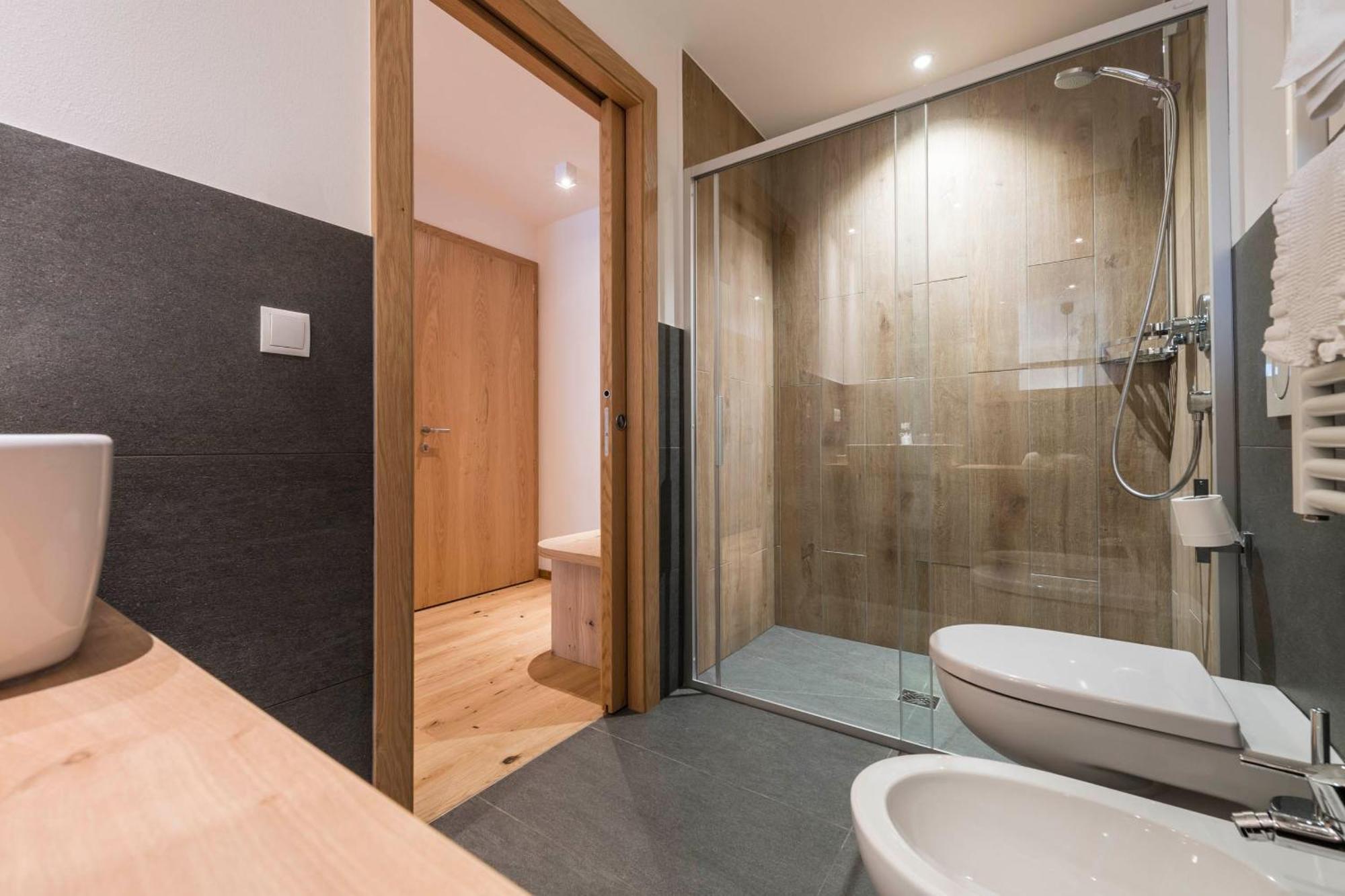 Pension Haus Tirol Лайон Екстериор снимка